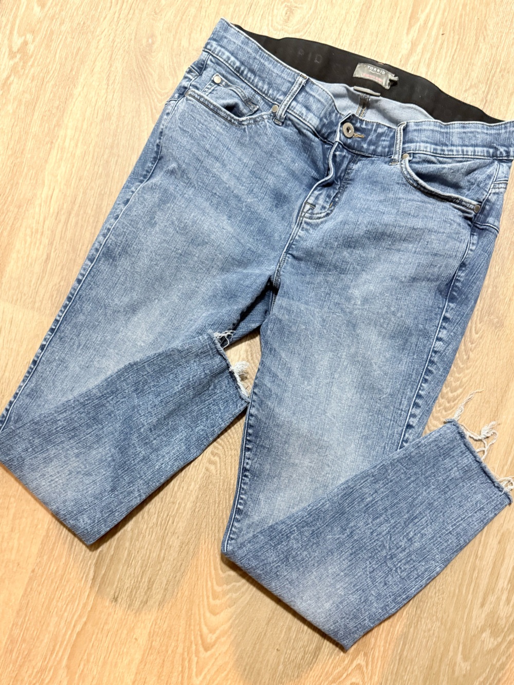 Torrid Bombshell Skinny 16R Light Wash Blue Jeans - Picture 9 of 12